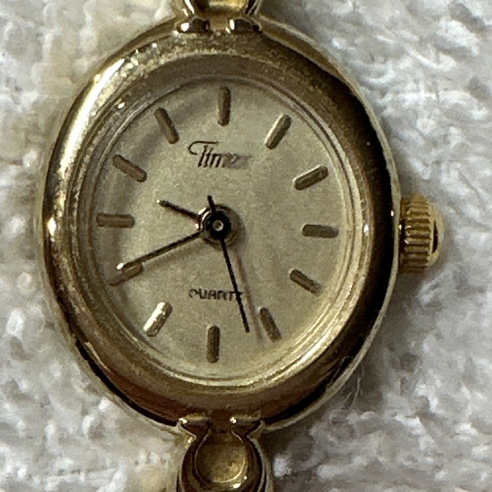 Timex Women's Quartz Analog Oval Gold Tone Stainless Bracelet Vintage *Untested*